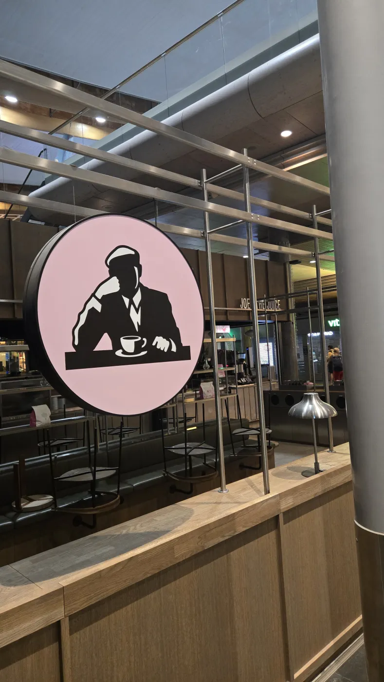 갑자기 분위기 현대백화점인 오슬로 공항