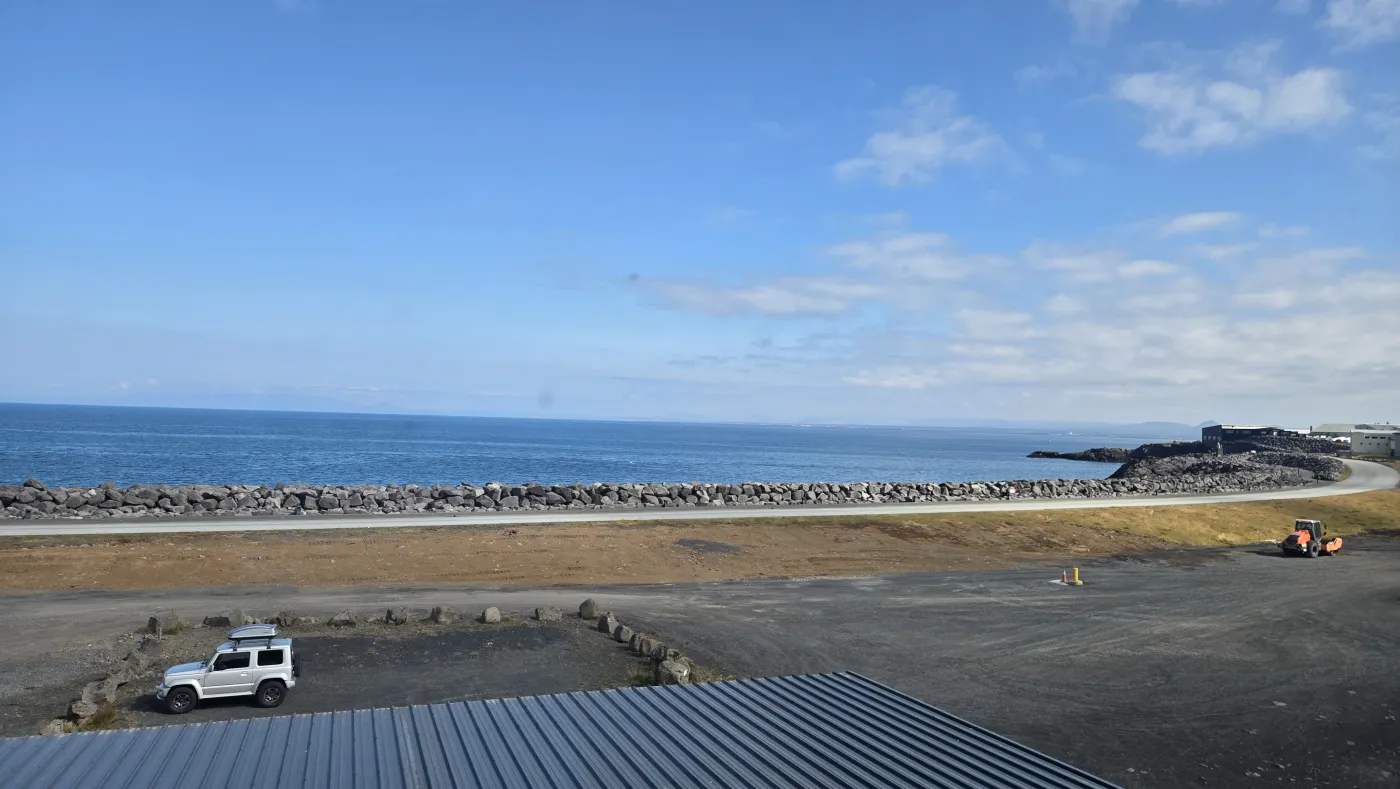 창문으로 본, 제주도 같은 풍경