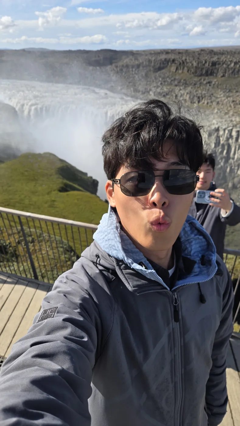 폭이 넓게 쏟아지는 데티포스