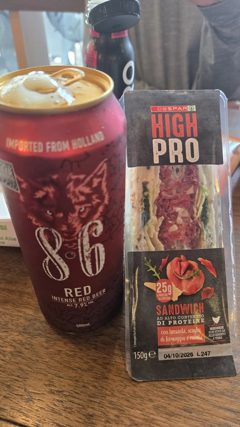 8도짜리 맥주와 샌드위치