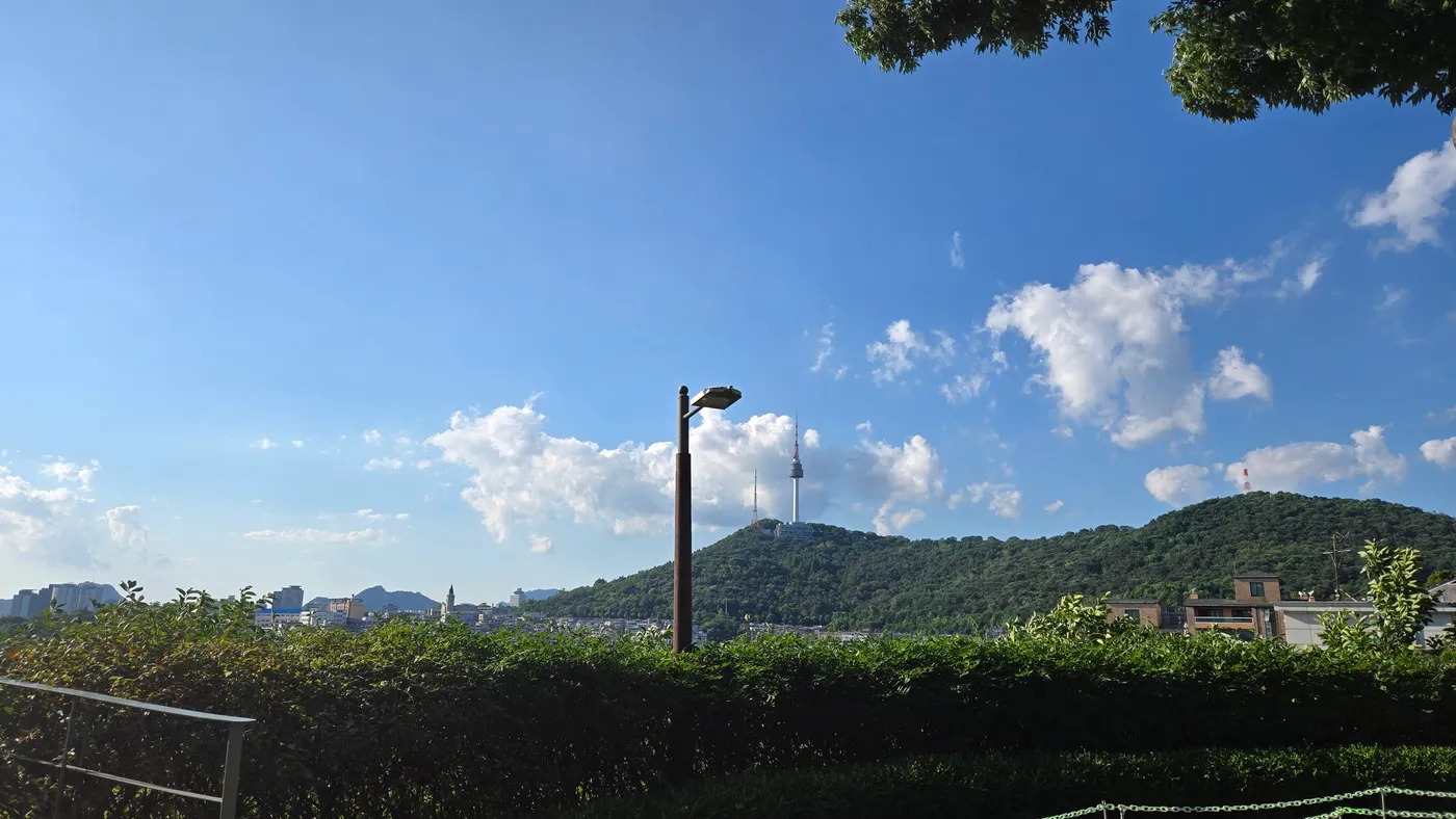 남산 N서울타워가 보이는 서울 도심 전망