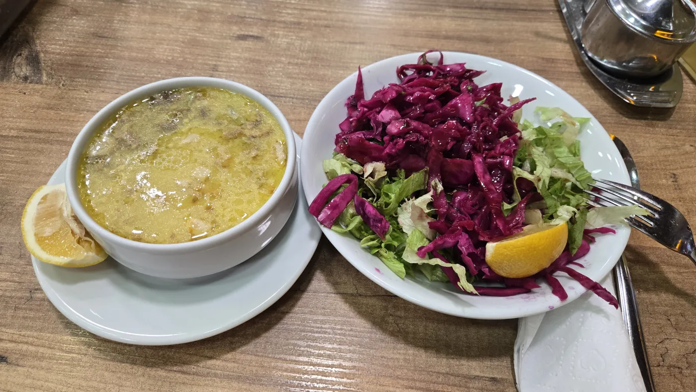 미역국 맛이 난 수프와 빵