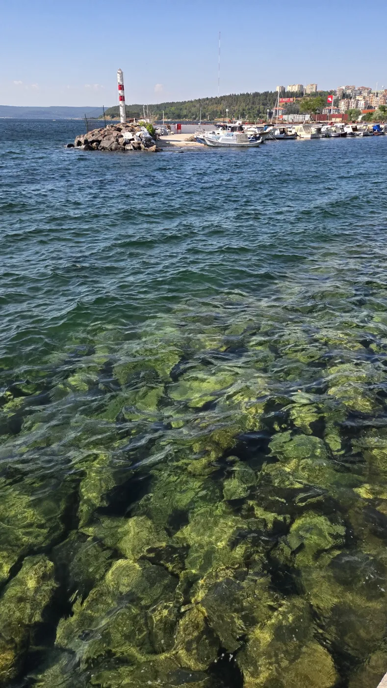 차나칼레에서 바라본 다르다넬스 해협