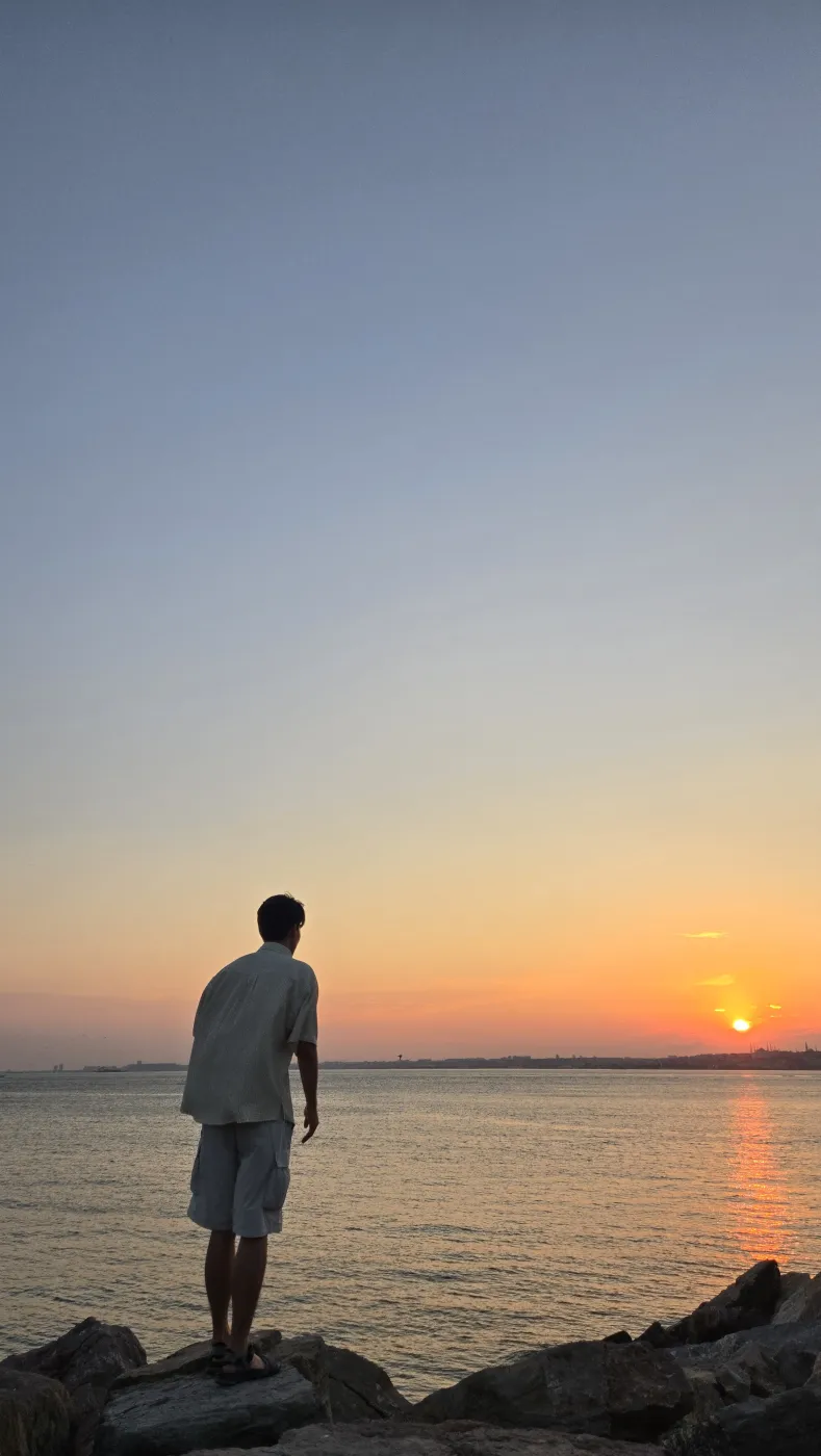 서쪽으로 지는 카디쿄이의 노을