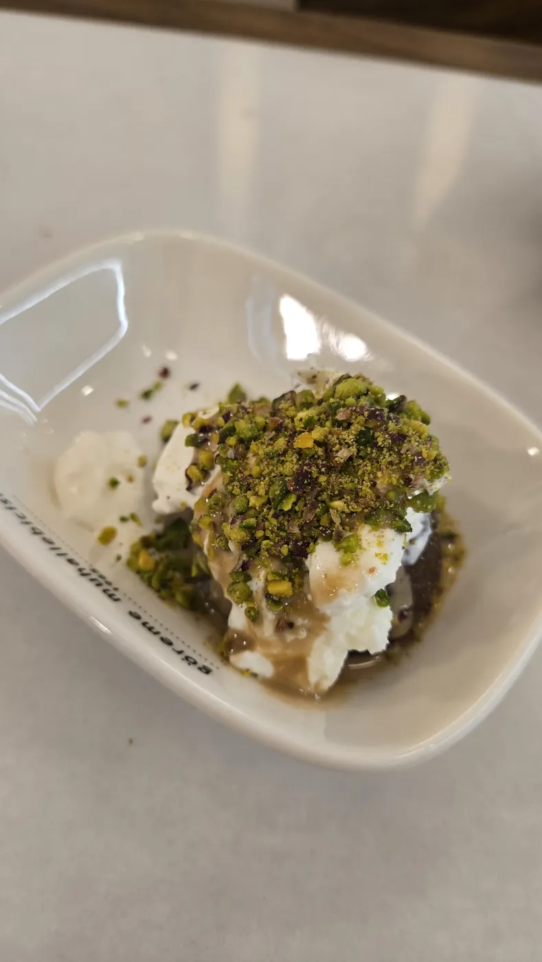 피스타치오를 넣은 서비스 카이막